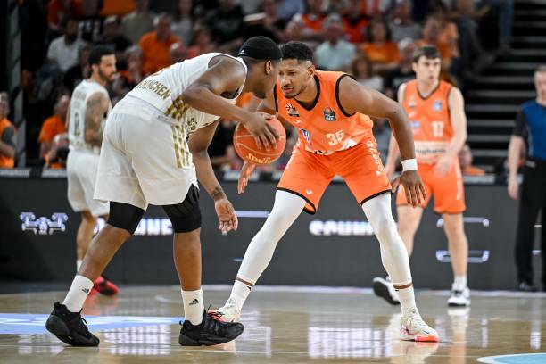 待见到他在 待见到他在