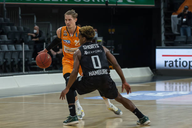 场中探索更 场中探索更